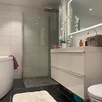 Privat Rom Med Dobbeltseng Sentralt Pa Grunerlokka